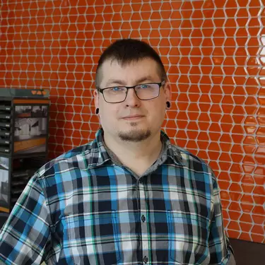 Profilbild von Marvin, Mitarbeiter in der IT und ehemaliger Umschulungspraktikant