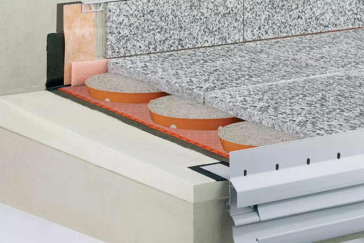 Schl&uuml;ter-Systems balcony assembly A.7 Covering assembly with TROBA-STELZ mortar rings