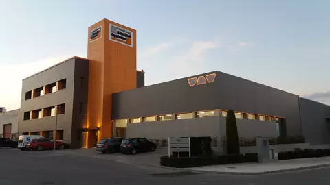 Foto del moderno centro de formaci&oacute;n y showroom