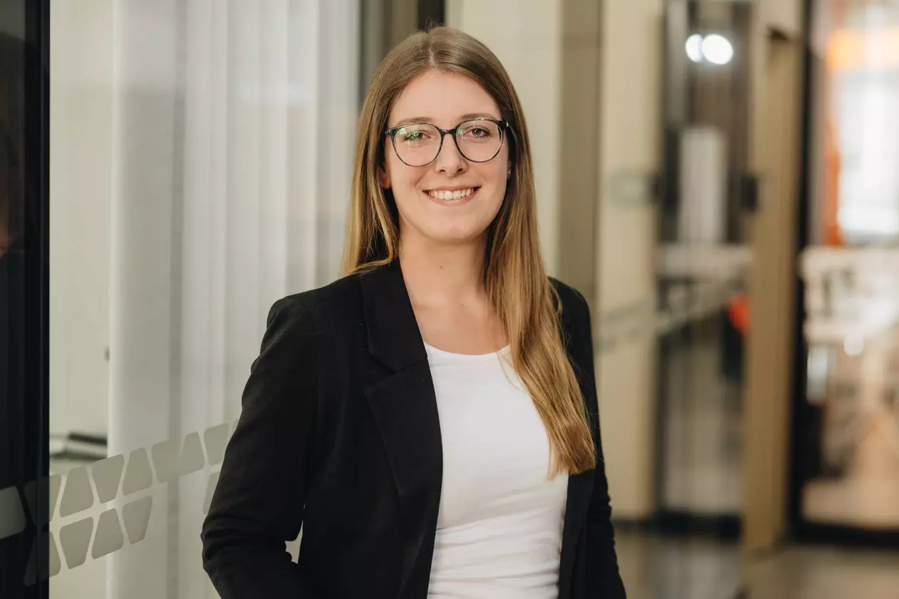 Portr&auml;tfoto der Ausbildungs-Recruiting-Ansprechpartnerin Anna Spiekermann