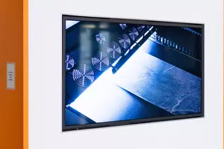 Integrierte Videowand zur Information &uuml;ber Schl&uuml;ter-Systeml&ouml;sungen