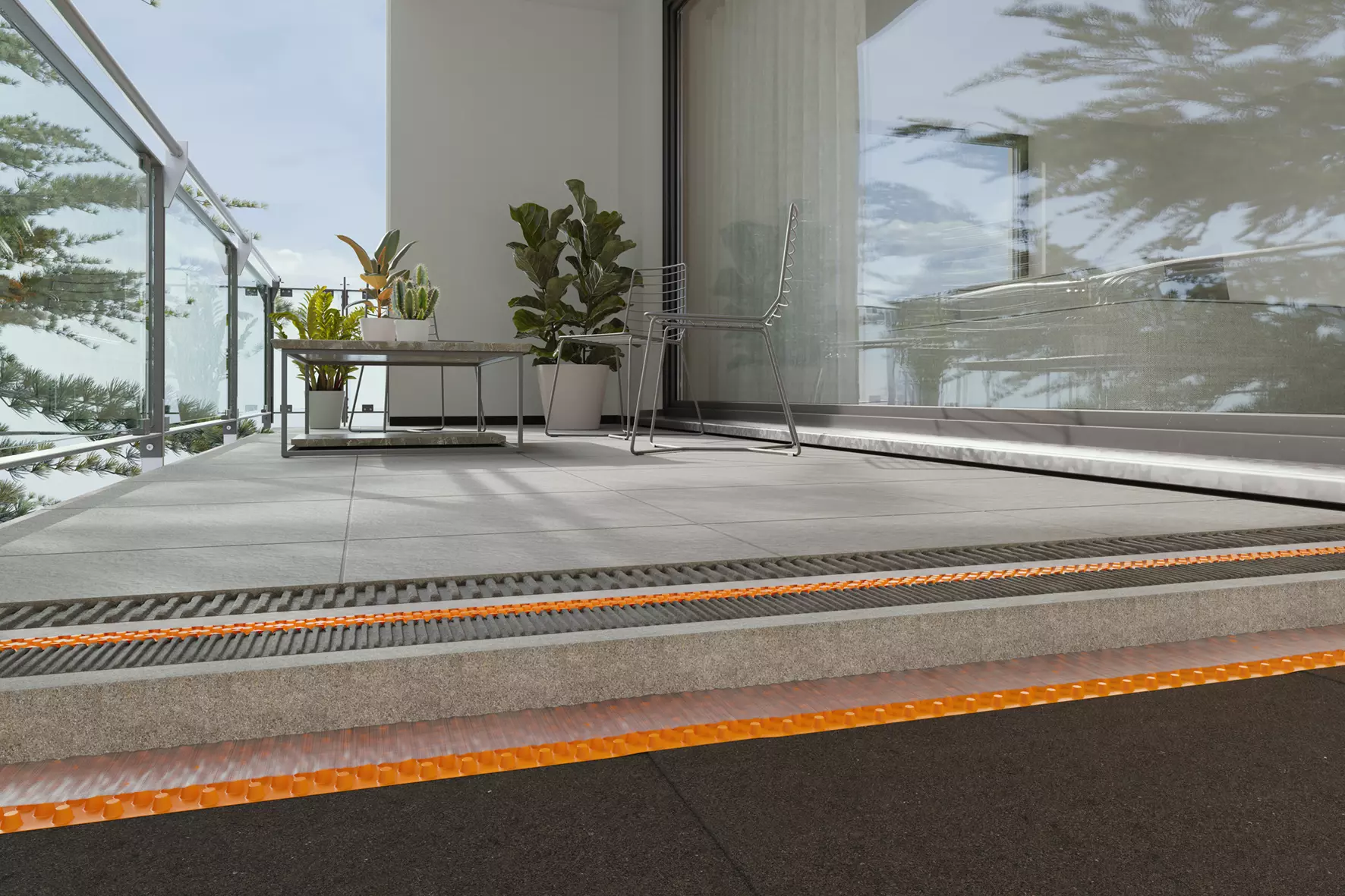 Licht betegeld balkon, op de achtergrond een plantenarrangement, op de voorgrond een doorsnede die de opbouw onder het balkon weergeeft