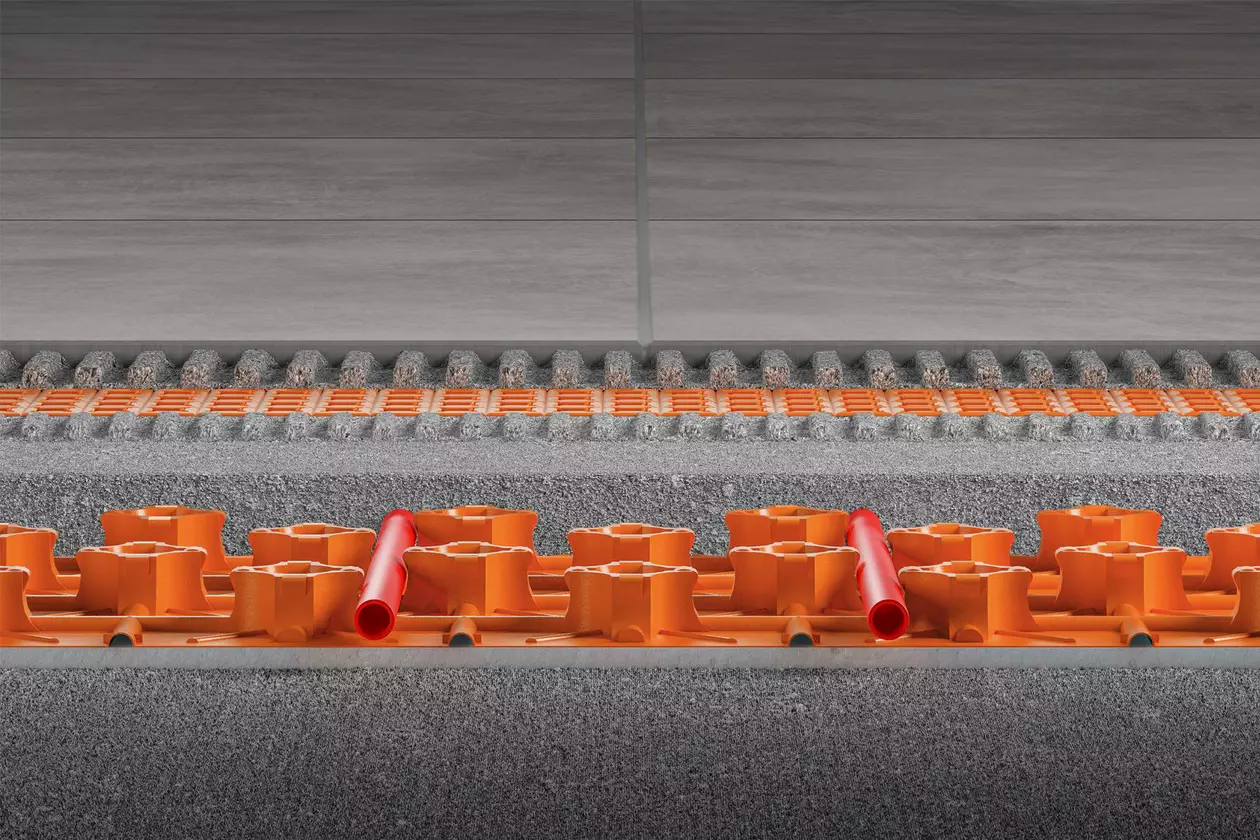 Structure de la chape des panneaux &agrave; plots Schl&uuml;ter-BEKOTEC-EN-FTS avec rev&ecirc;tement c&eacute;ramique gris pierre