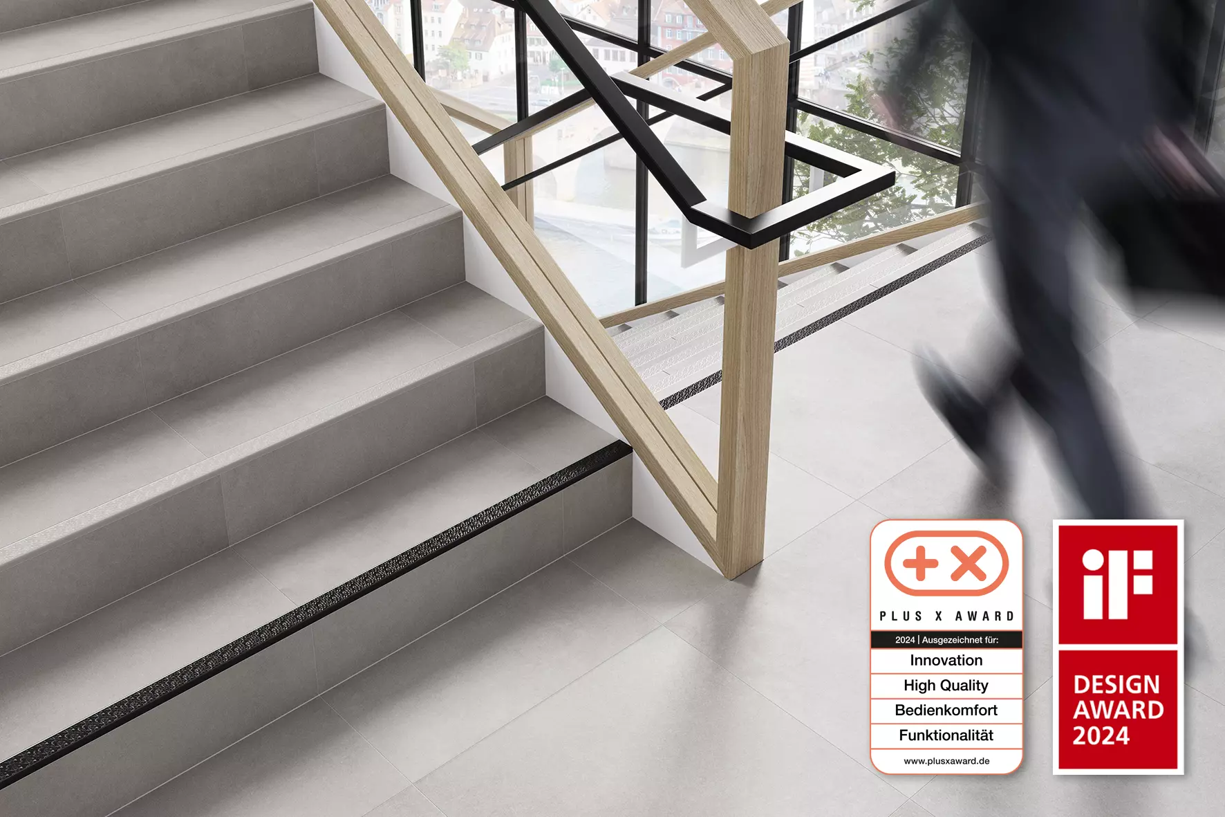 Trappsteg med trappnosprofil Schl&uuml;ter-TREP-V, l&auml;ngst ned t.h.: Logga f&ouml;r Plus X Award och iF DESIGN Award