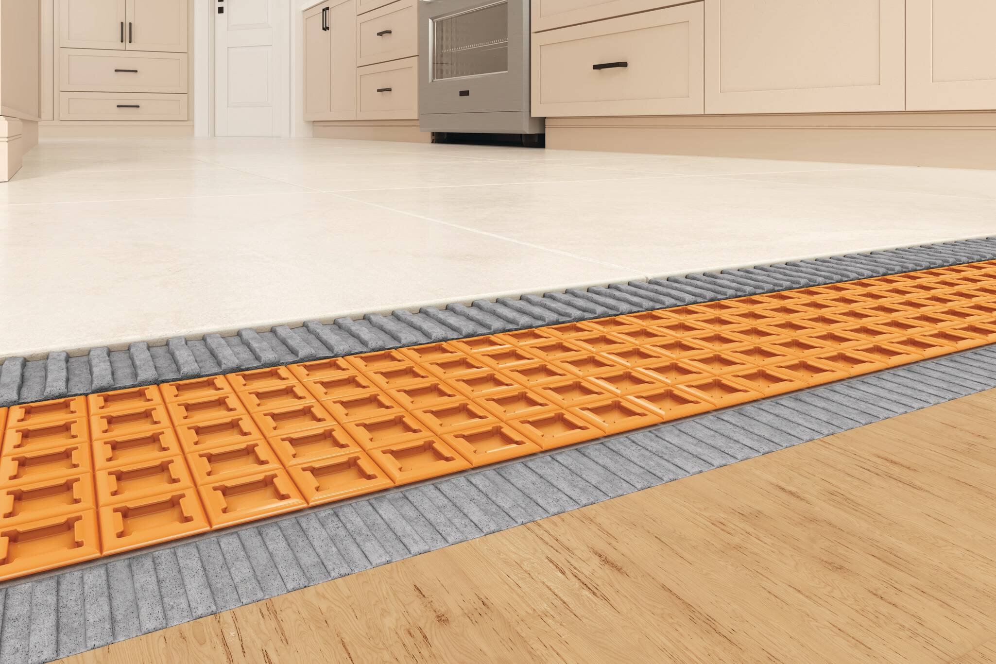 Plancher de cuisine en céramique avec l'installation de la membrane orange Schluter-Ditra