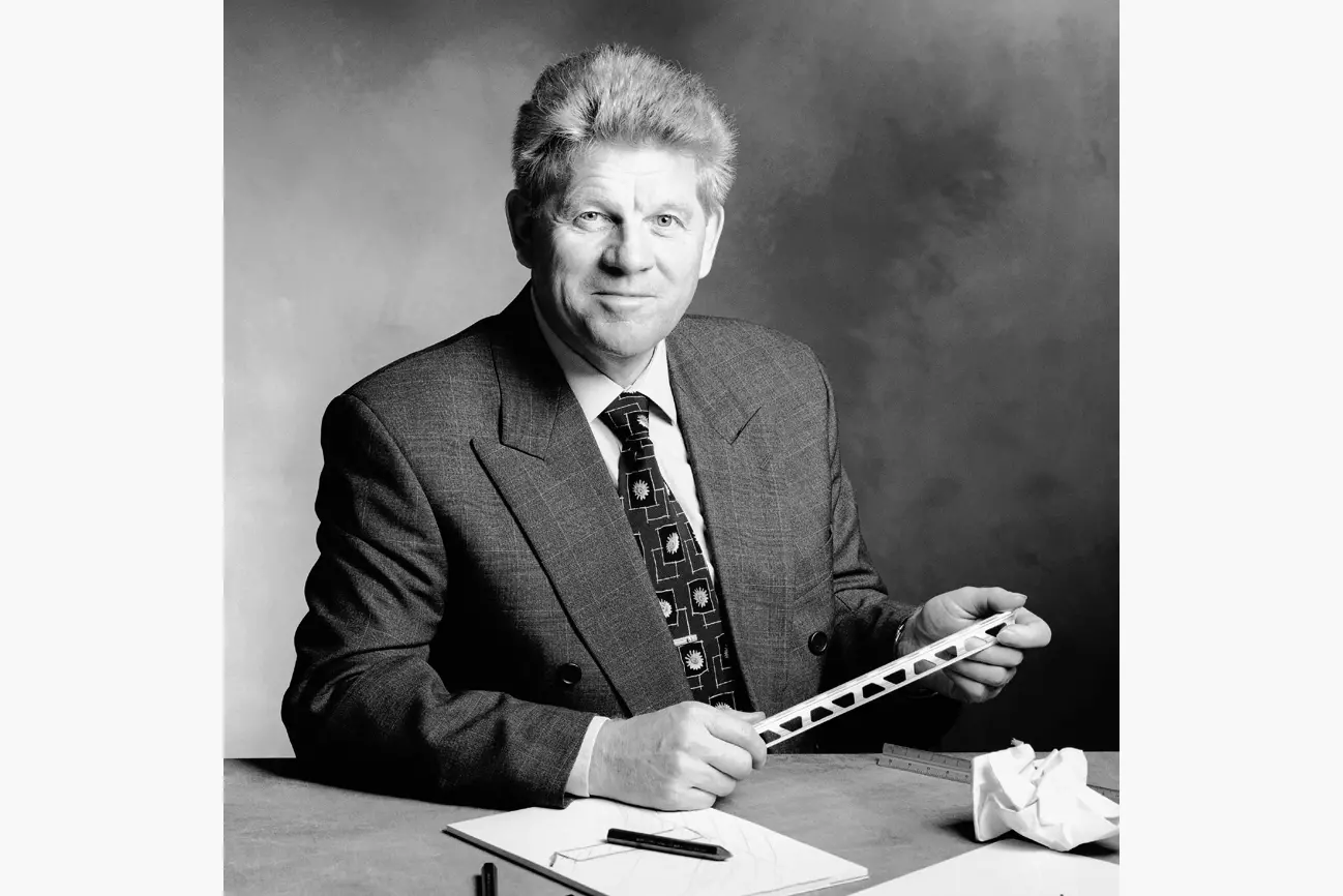 Werner Schl&uuml;ter y el perfil SCHIENE