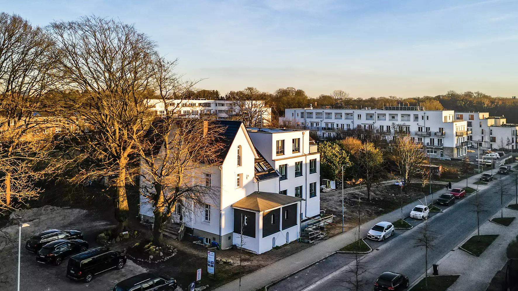 Die Villa Pomona von au&szlig;en in der Vogelperspektive