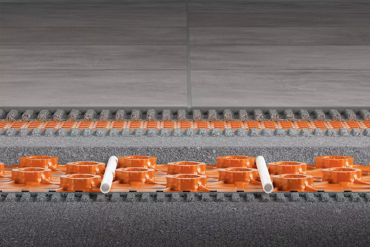 Structure de couches des panneaux &agrave; plots Schl&uuml;ter-BEKOTEC-EN-FK avec rev&ecirc;tement c&eacute;ramique gris pierre
