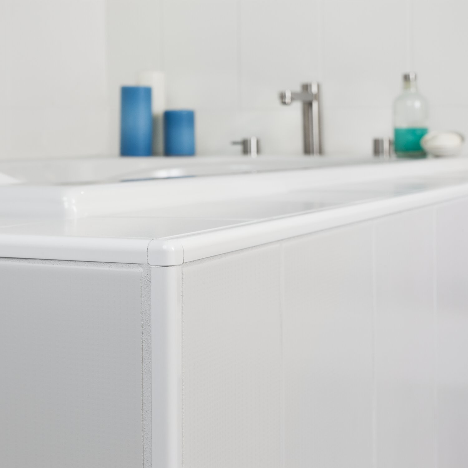 bluebathrrom_tub.tif