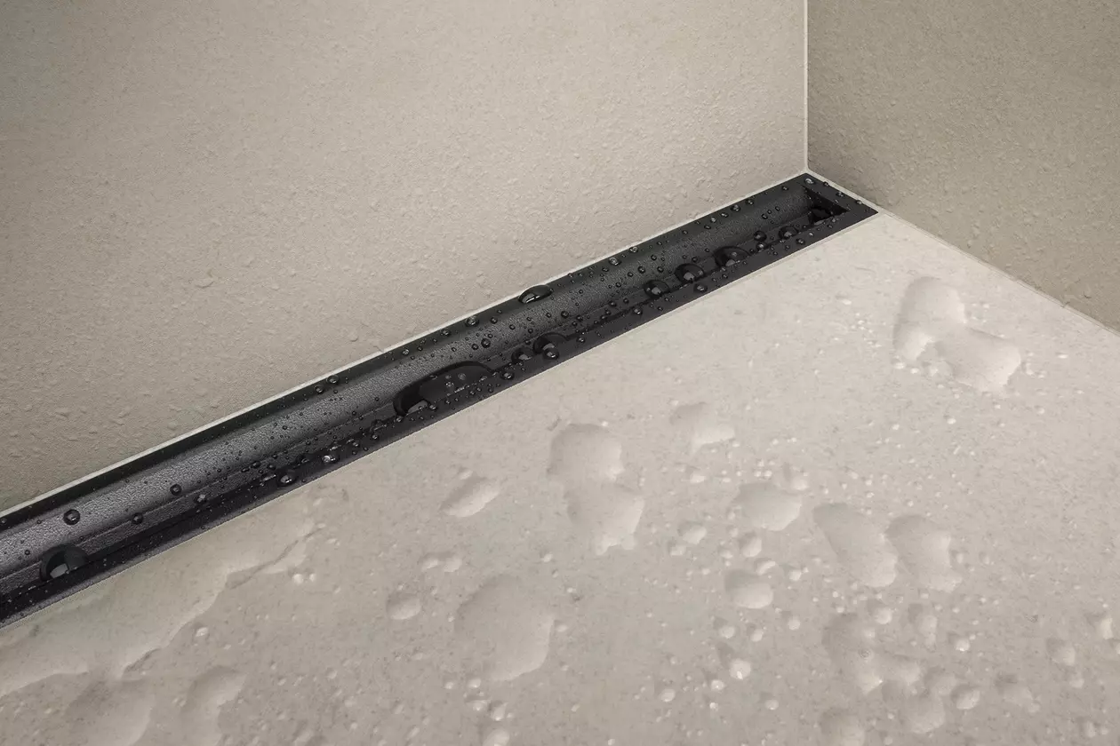 douche praticable avec caniveau &agrave; l'arri&egrave;re