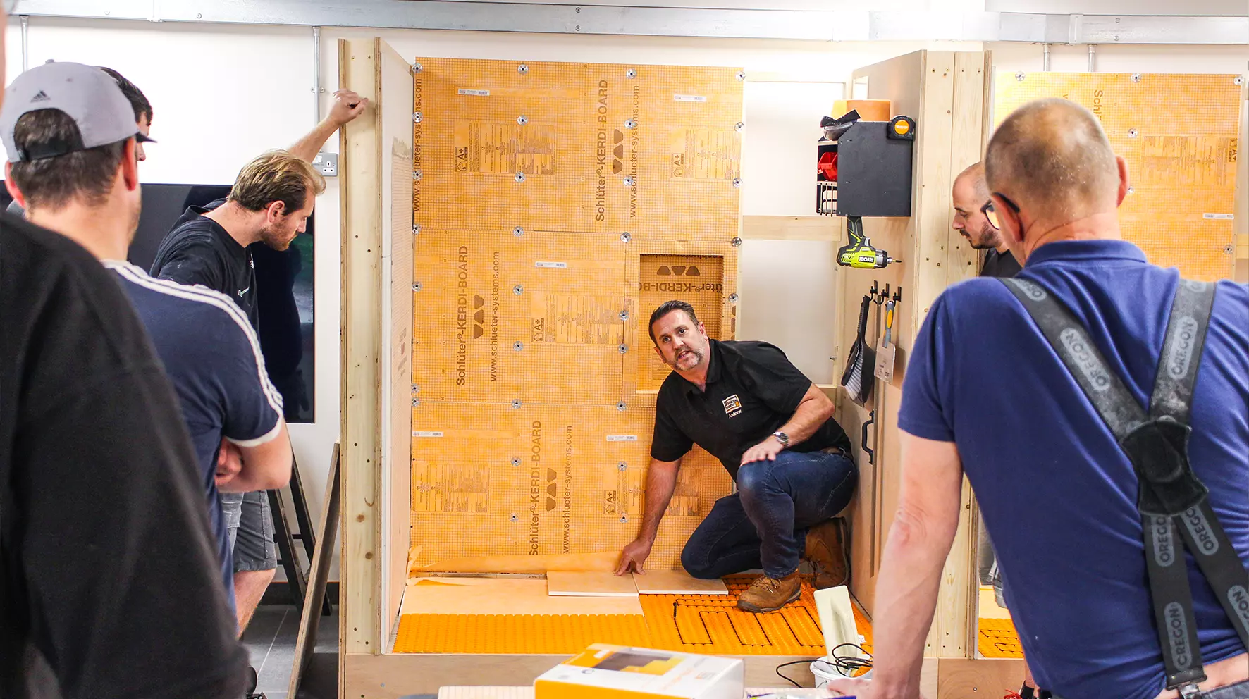 Schl&uuml;ter-Systems Training Manager demonstrates Schl&uuml;ter product applications in front of a group of installers