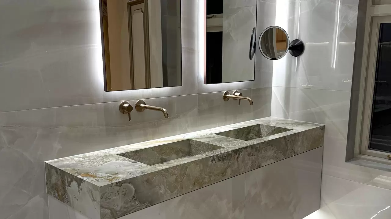 Large-format marble tiles