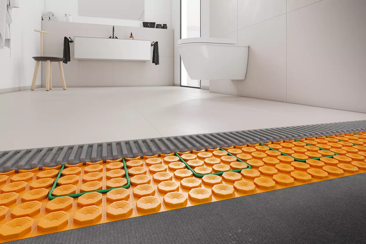 DITRA-HEAT-E in de vloer van een badkamer gelegd.
