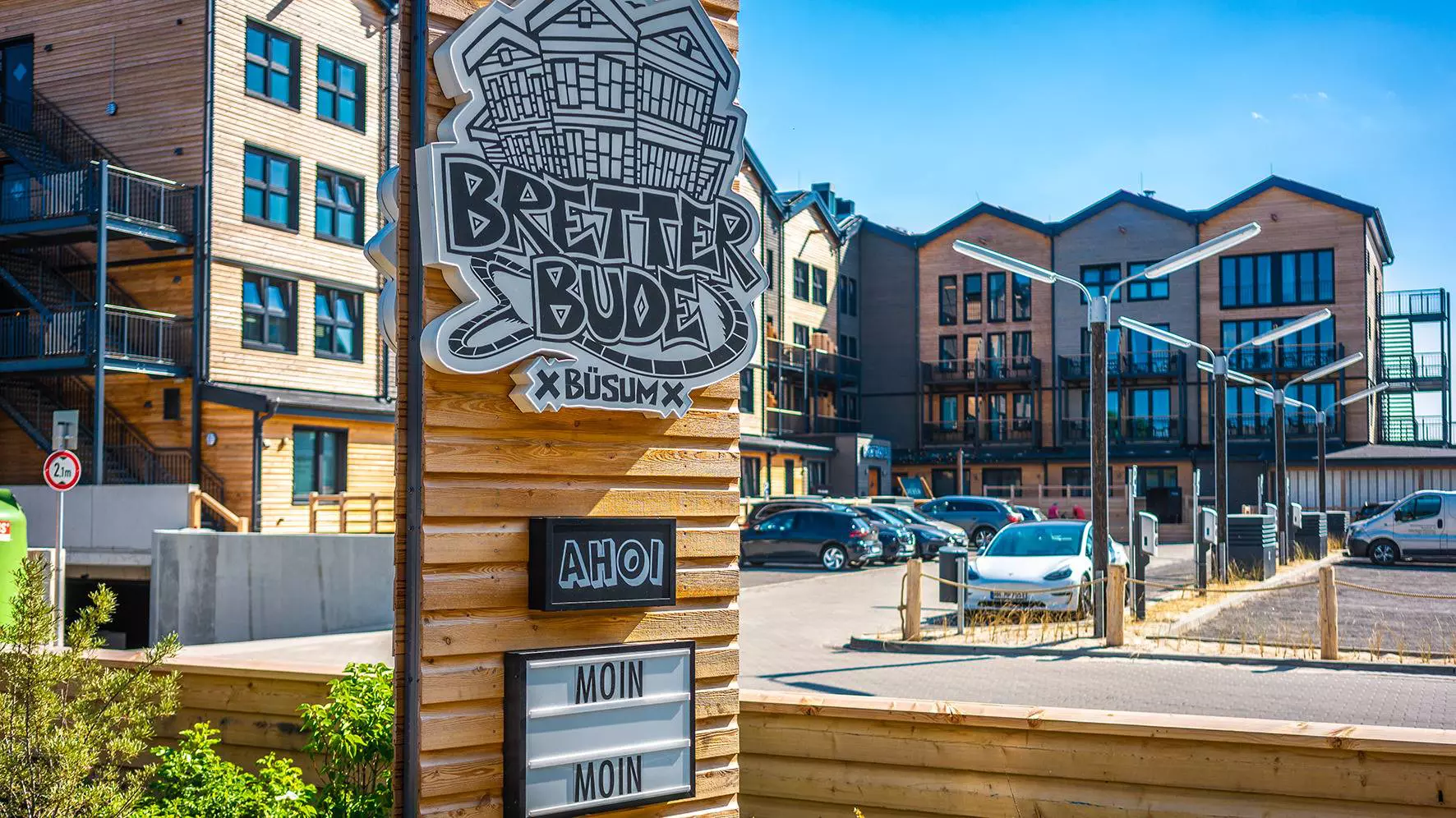 A sz&aacute;lloda bej&aacute;rata &eacute;s parkol&oacute;ja