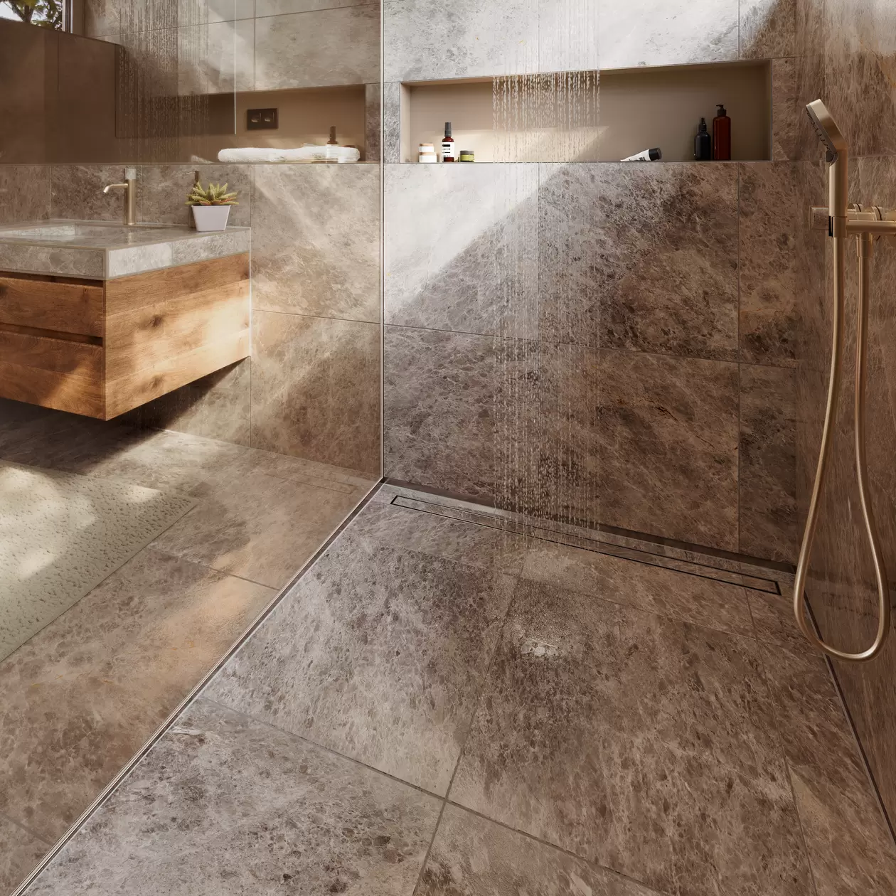 Die Fliesenmulde Schlüter-KERDI-LINE-TF fügt sich dezent und elegant in die Duschfläche ein und trägt zu einem minimalistisch-modernen Look bei.  Das Bild zeigt eine bodenebene, geflieste Dusche mit dieser Linienentwässerung und einer Nische in der Wand.