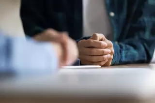 Gespr&auml;chssituation zwischen zwei Menschen