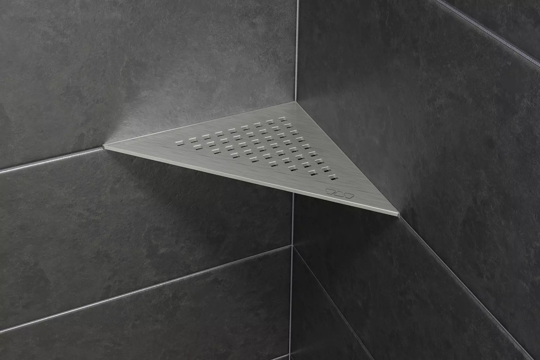Schl&uuml;ter-SHELF-E-S1 es un estante de ducha de acero inoxidable cepillado en forma de tri&aacute;ngulo is&oacute;sceles.