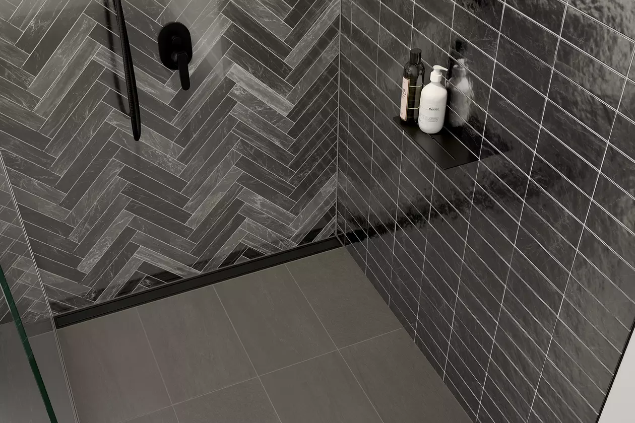 Douche &agrave; l'italienne de couleur sombre avec caniveau KERDI-LINE-VARIO et tablette SHELF en finition Trendline MGS, noir graphite mat.