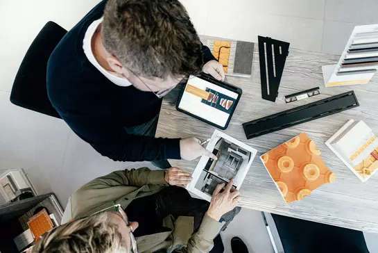 Schl&uuml;ter-Systems customer consultation with a selection of Schl&uuml;ter products
