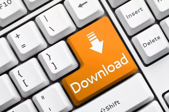 Teclado con una tecla naranja de descarga.