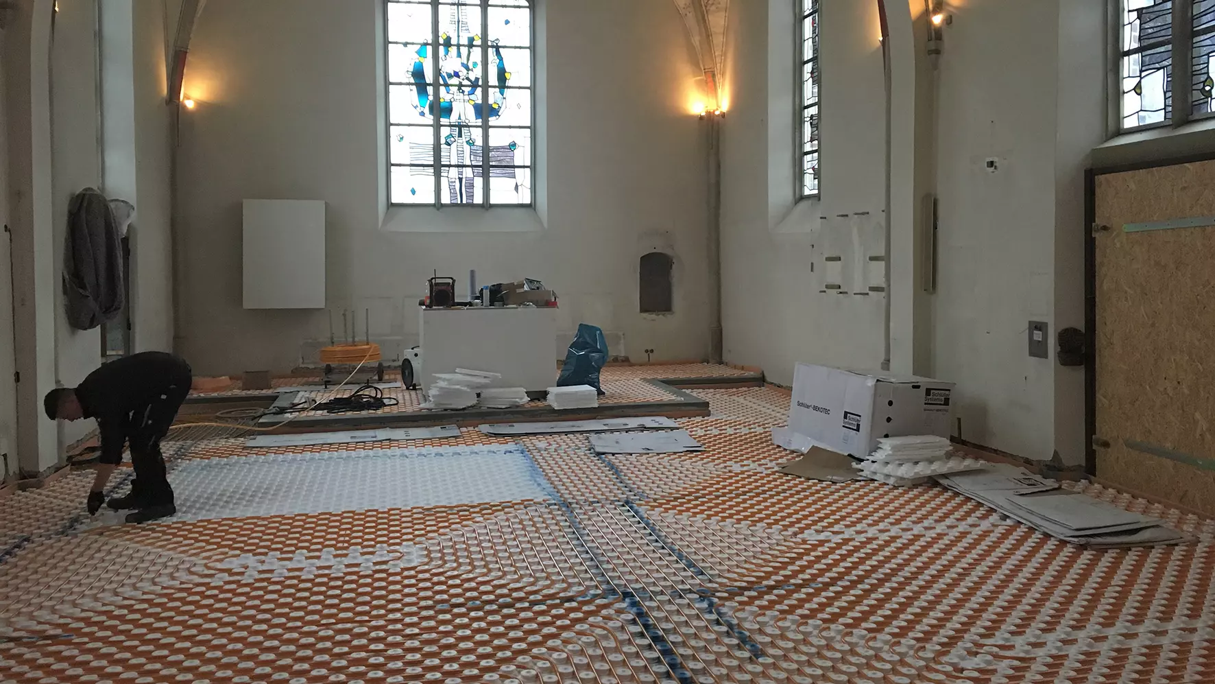 Met BEKOTEC-noppenplaten uitgeruste binnenruimte van de kapel