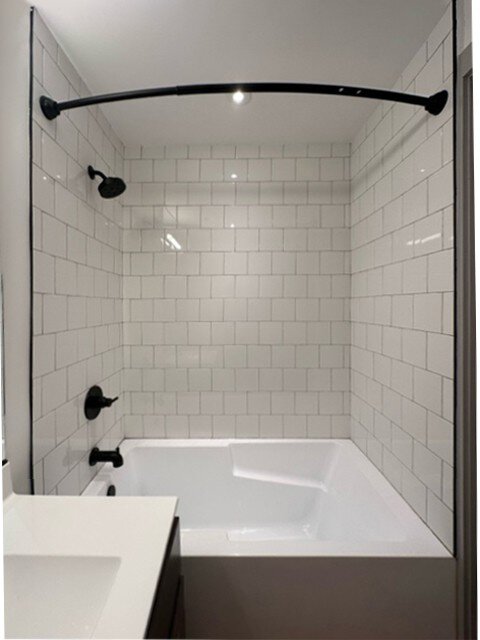 Une douche fabriquée avec des produits de douche Schluter Systems au Laros Loft à Bethlehem.