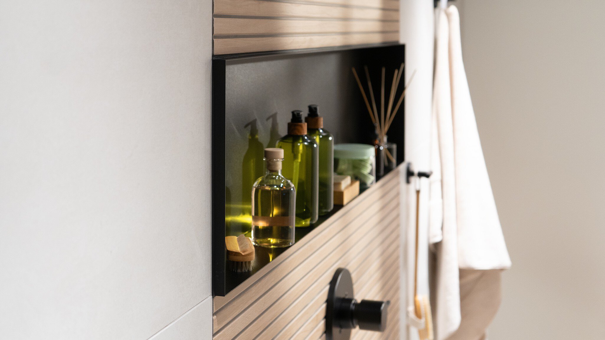 life_DESIGN-NICHE_48_shower wall_v3_r.jpg