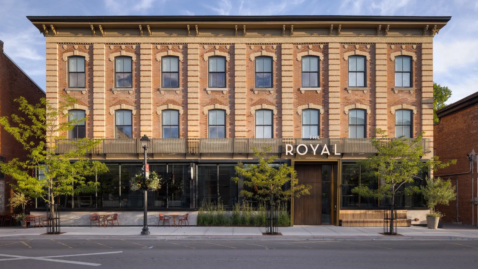 case_NA_The Royal Hotel_0001_o.jpg